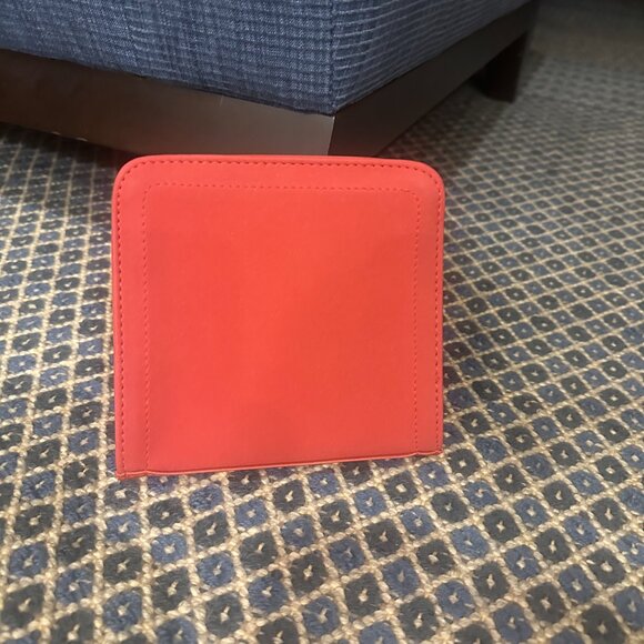 NEW💕ESTEE LAUDER SQUARE SHAPED 6 INCH RED ZIPPERED COSMETICS CASE - Picture 2 of 7